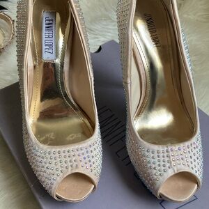 Jennifer Lopez heels size7